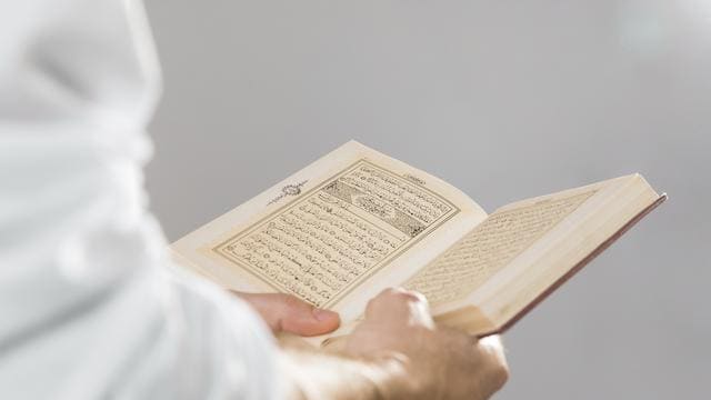 7 Fungsi dan Manfaat Al-Qur’an Dalam Kehidupan Sehari-hari